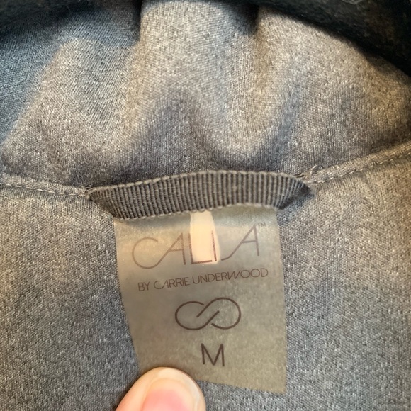 Women’s Calia by Carrie Underwood Gray Quilted Vest - Picture 5 of 6